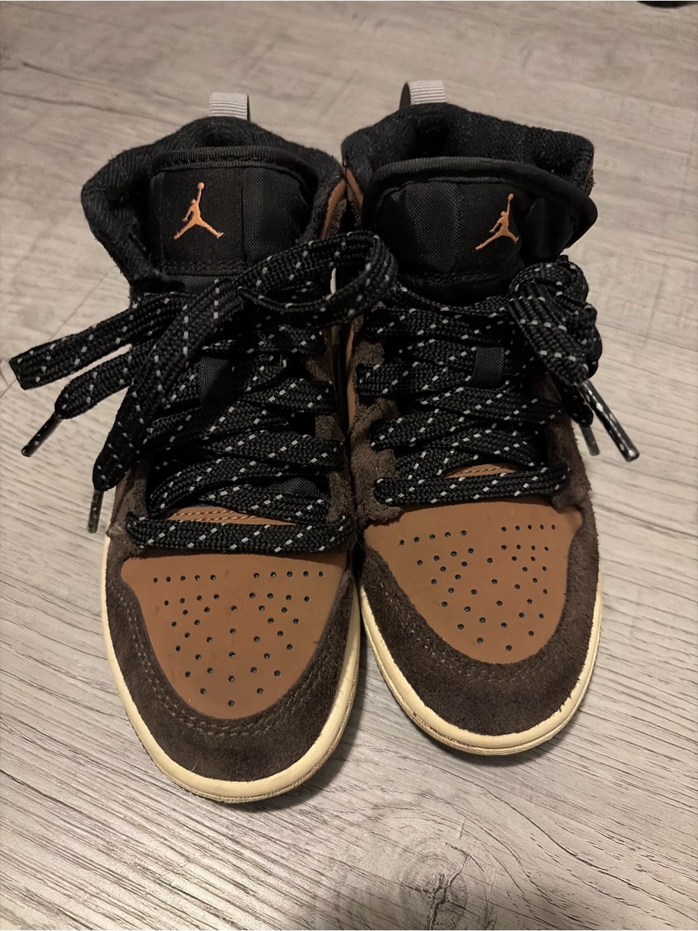 Nike boys High-Top Sneakers in Brown and Black